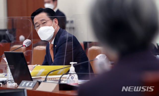 나이지리아 대사관 성추행 '허위보고' 의혹…강경화 