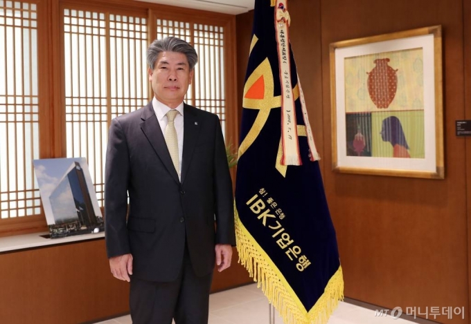 윤종원 기업은행장 인터뷰 / 사진=김휘선 기자 hwijpg@
