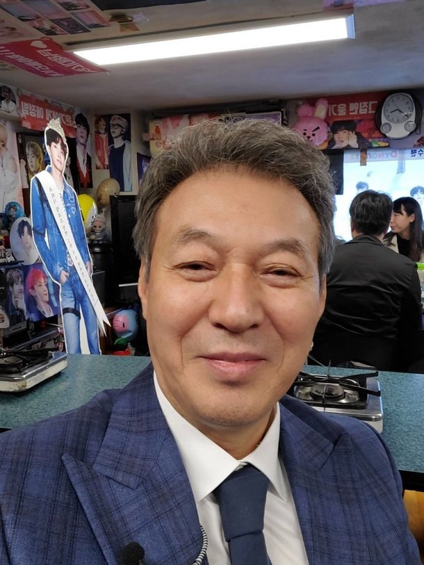 배우 김갑수./사진=방탄소년단 공식 팬 커뮤니티 위버스