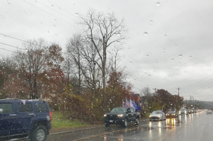 11월1일(현지시간) 미국 펜실베이니아 주 밀포드에서 차량 행렬을 벌이고 있는 도널드 트럼프 미국 대통령의 지지자들/ 사진=이상배 뉴욕특파원