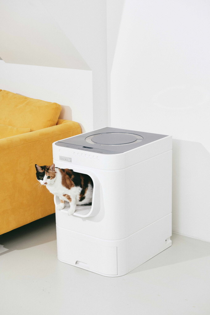 현대백화점그룹 계열 토탈 홈케어기업 현대렌탈케어가 출시한 고양이 자동화장실 ‘라비봇2’ 자료사진./사진=현대렌탈케어