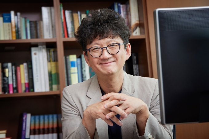 웅진씽크빅이 자문으로 영입한 김민형 영국 워릭대학교 수학과 및 수학 대중교육 석좌교수 자료사진./사진=웅진씽크빅