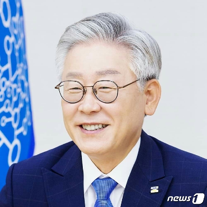 이재명 경기도지사는 22일 “‘비밀의 숲’이 ‘진실의 숲’이 되려면 정의롭든 세속적이든 특정 검사 개개인의 성정과 무관하게 적절한 힘의 균형을 갖춘 구조를 만들어야 한다”고 밝혔다.© 뉴스1