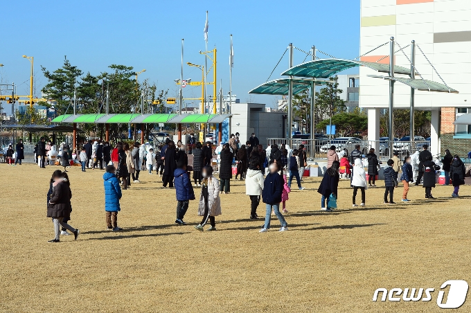 [사진] 분주한 나주 라온초등학교 선별진료소