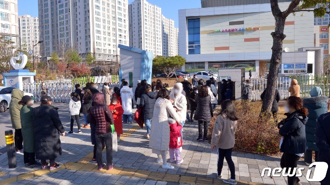 [사진] 나주 라온초 재학생 2명 확진…전교생 전수조사