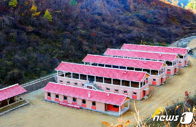 [사진] 북한 평북 창성군 양사육장 건설…"양 방목 대대적 가능"