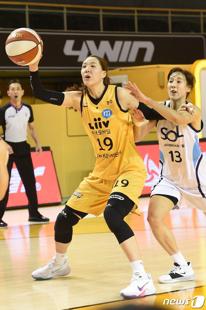 여자농구 KB가 7연승을 달렸다. (WKBL 제공)© 뉴스1
