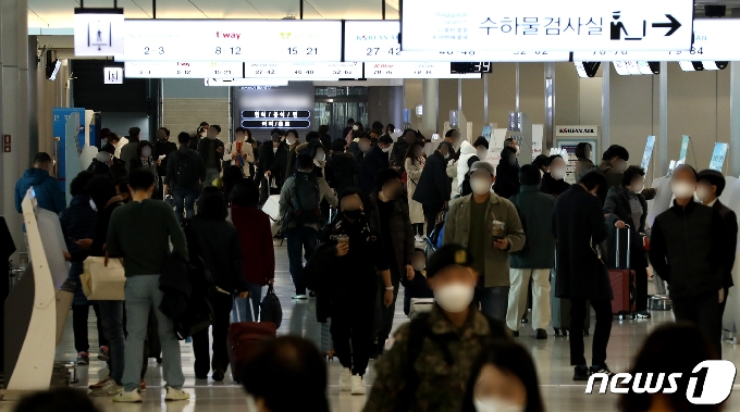 [사진] '코로나19 확산 중인데'...공항 이용객 추석 연휴보다 늘어