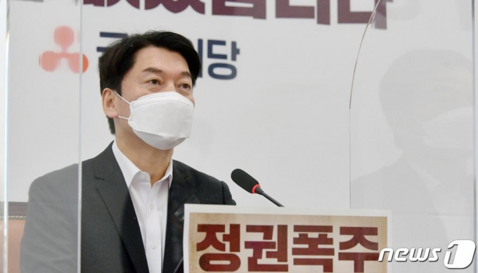 안철수 국민의당 대표가 21일 오전 서울 여의도 국회에서 열린 최고위원회의에서 모두발언을 하고 있다. /사진=뉴스1
