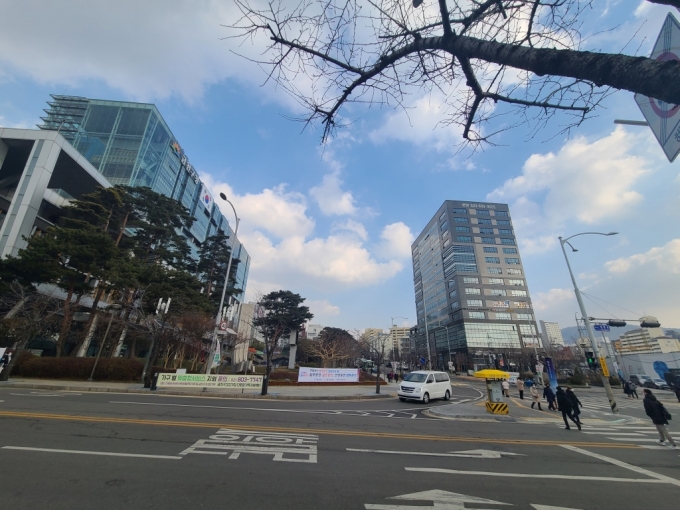 집값 꼴찌' 금천구의 반란…독산 롯데캐슬 84㎡ 12억 돌파 - 머니투데이 집값 꼴찌' 금천구의 반란…독산 롯데캐슬 84㎡ 12억 돌파 - 머니투데이