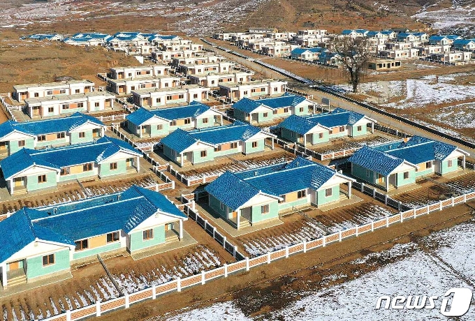 [사진] 북한, 광천닭공장지구에 천수백 세대 살림집 건설