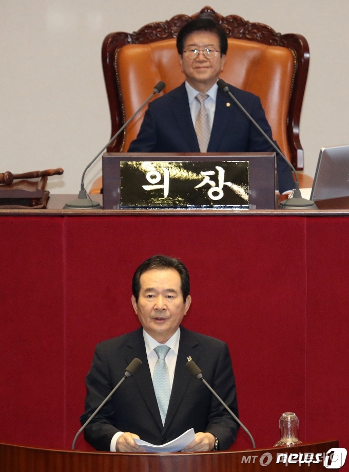 (서울=뉴스1) 박세연 기자 = 정세균 국무총리가 29일 오후 서울 여의도 국회에서 열린 제379회국회(임시회) 제6차 본회의에 참석해 2020년도 제3회 추가경정예산안에 대한 정부의 시정연설을 하고 있다. 2020.6.29/뉴스1