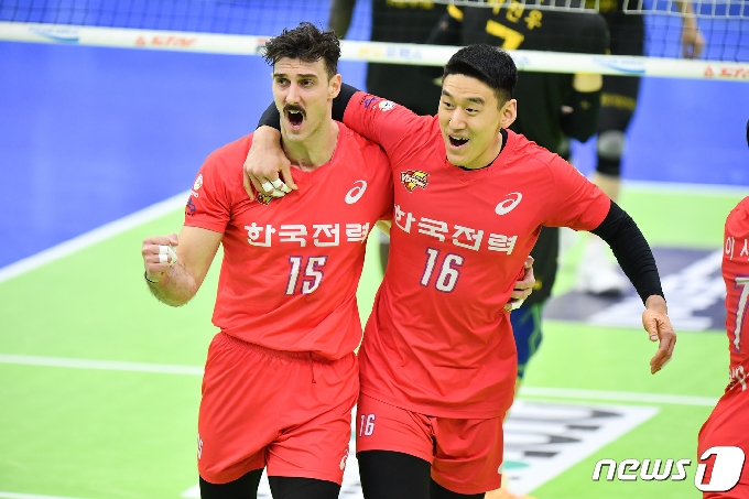 한국전력이 8일 KB손해보험을 3-0으로 완파했다. (KOVO 제공)© 뉴스1