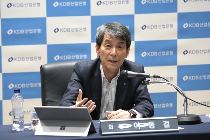 이동걸 KDB산업은행 회장이 12일 신년 온라인 기자간담회에서 발언하고 있다./사진제공=산은