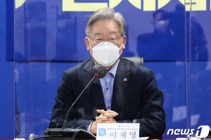 이재명 경기도지사가 14일 오전 국회 의원회관에서 열린 '군사시설 보호구역 해제 및 완화 당정협의'에서 발언하고 있다./사진=뉴스1