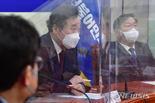 이낙연 더불어민주당 대표가 14일 오전 국회에서 열린 국난극복 K-뉴딜위원회 국난극복본부 점검회의에서 모두발언을 하고 있다. / 사진제공=뉴시스