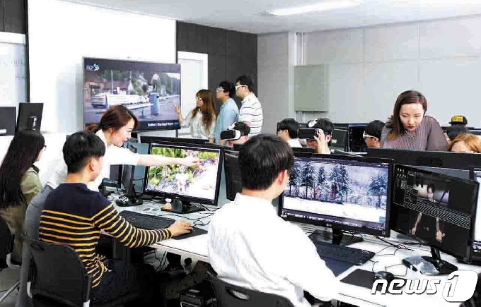 대구 영진전문대 컴퓨터정보계열 학생들이 3D 애니메이션 실습에 참여한 모습. (영진전문대 제공) © News1