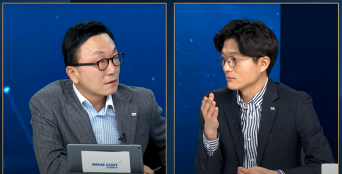 박현주 미래에셋금융그룹 회장(왼쪽)이 15일 공개된 '박현주 회장과 함께하는 투자미팅' 두 번째 동영상에서 김승민 미래에셋대우 연구위원과 바이오업종에 대해 논의를 나누는 모습 / 사진=미래에셋대우 동영상 캡쳐