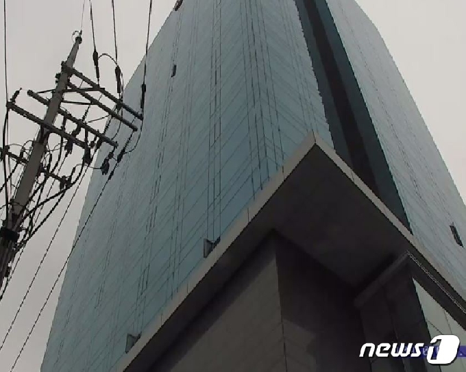 수원 라마다 프라자 호텔 불로 3명 사상…130여명 투숙객 대피(종합) - 머니투데이 수원 라마다 프라자 호텔 불로 3명 사상…130여명 투숙객 대피(종합) - 머니투데이