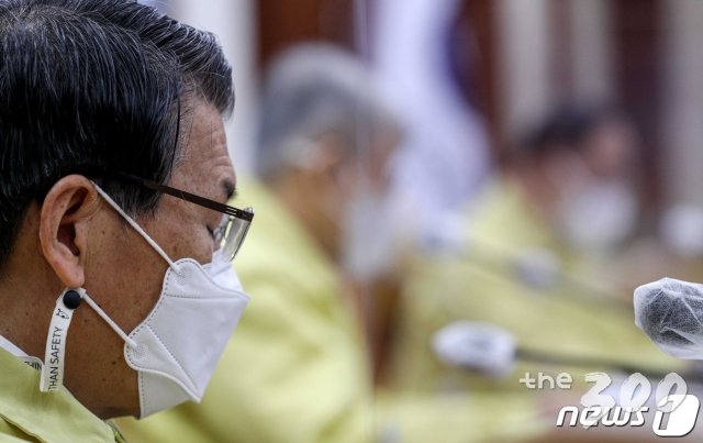 (서울=뉴스1) 박정호 기자 = 은성수 금융위원회 위원장이 13일 서울 종로구 정부서울청사에서 열린 '비상경제 중앙대책본부회의 겸 한국판뉴딜 관계장관회의'에 참석하고 있다. 2021.1.13/뉴스1