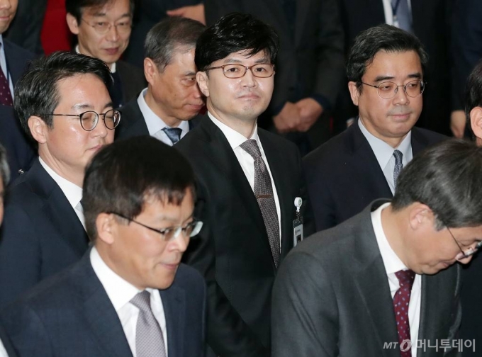 한동훈 당시 대검찰청 반부패강력부장이 지난해 1월3일 오전 경기 정부과천청사에서 진행된 추미애 법무부 장관 취임식에 참석해 취재진을 바라보고 있다./사진=김창현 기자 chmt@
