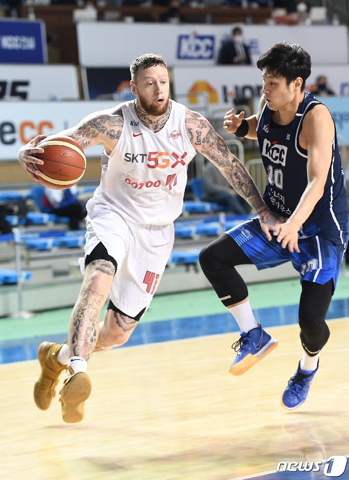 서울 SK가 전주 KCC의 13연승에 제동을 걸었다. (KBL 제공)© 뉴스1