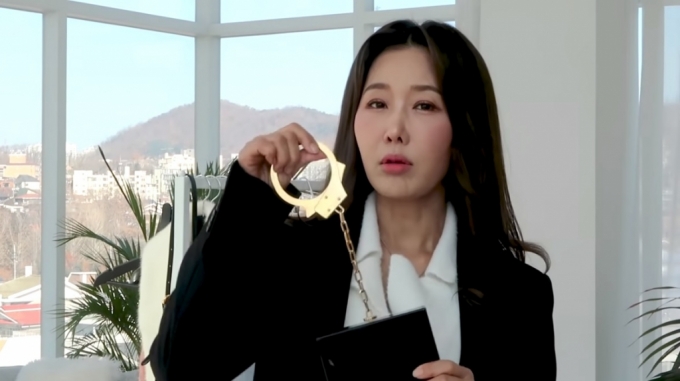 53세 몸매 맞아?…치과의사 이수진, 속옷만 입은채 섹시 룩북