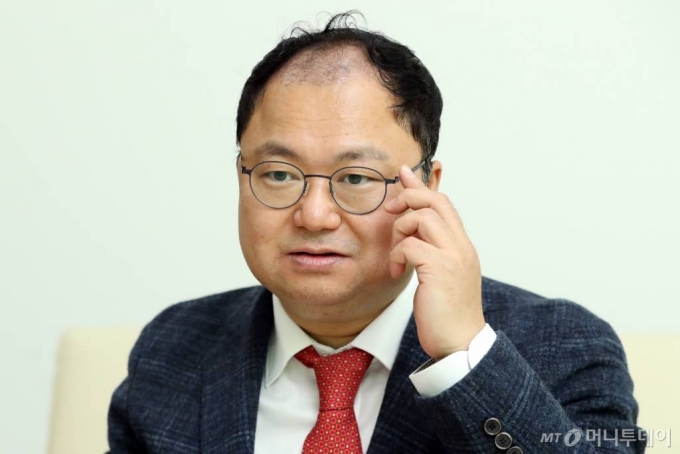 20일 박민수씨가 머니투데이와의 인터뷰에서 이야기를 나누고 있다. / 사진=이기범 기자 leekb@