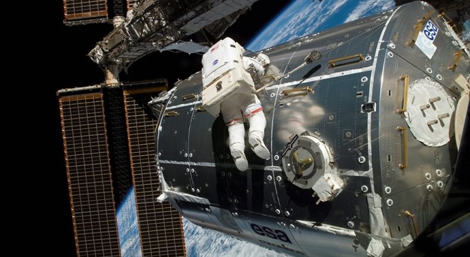 미국의 우주관광 기업 '액시엄 스페이스'가 국제우주정거장 ISS를 방문할 첫 민간 우주비행사 3명을 발표했다. 트위터 캡처.