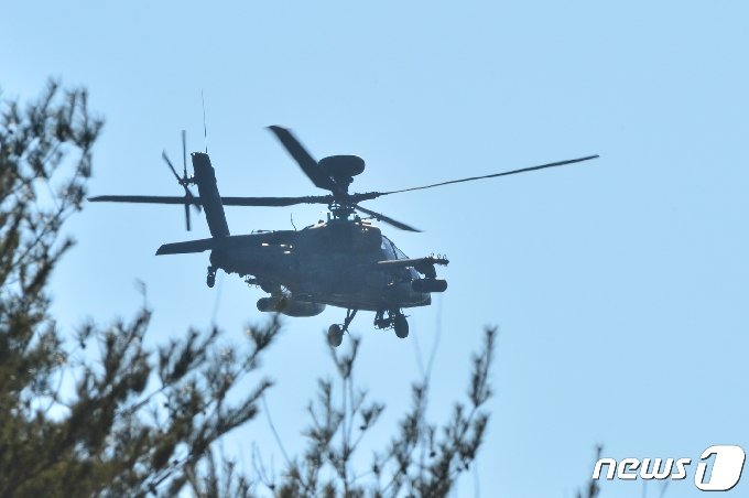 [사진] 수성사격장 정찰 비행하는 AH-64E 아파치 롱보