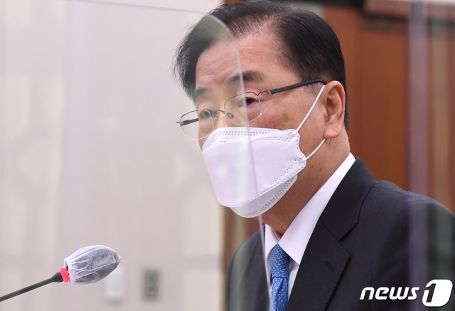(서울=뉴스1) 신웅수 기자 = 정의용 외교부 장관 후보자가 5일 오전 서울 여의도 국회 외교통일위원회에서 열린 인사청문회에서 의원들의 질의에 답하고 있다. 2021.2.5/뉴스1