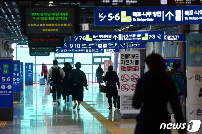 한 명 아니면 두 명' 귀성객 발길 이어져…광주 터미널·기차역 - 머니투데이