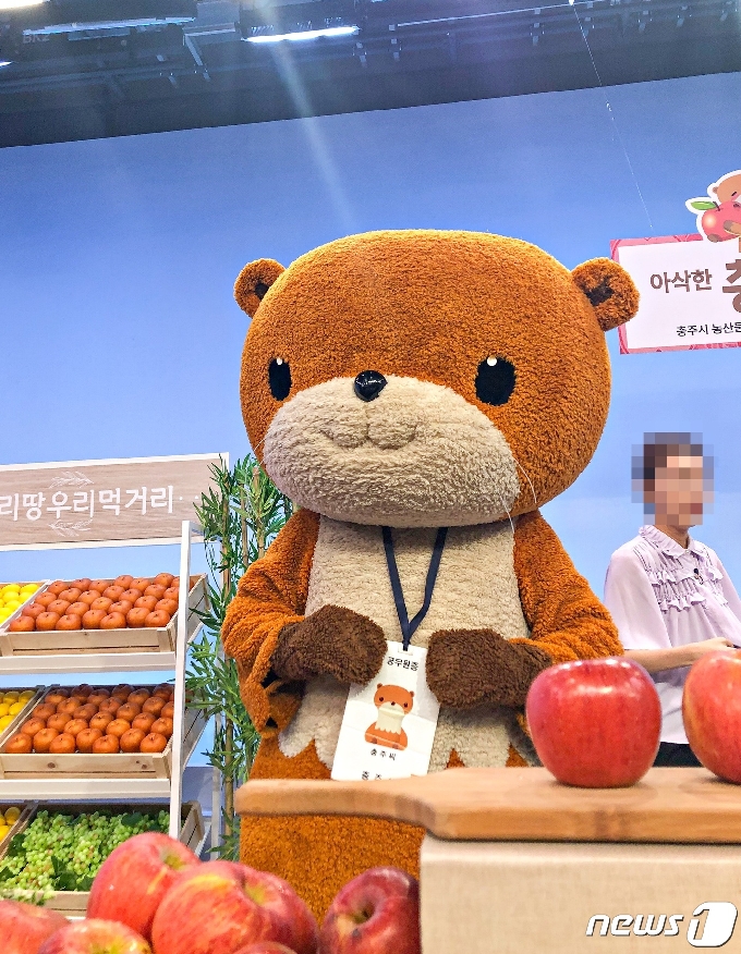 충주시 농특산물 통합 브랜드 '충주씨'의 홈쇼핑 출연 모습.(뉴스1 DB)2021.2.12/ © 뉴스1