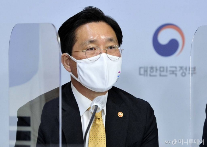 성윤모 산업통상자원부 장관 / 사진=김휘선 기자 hwijpg@