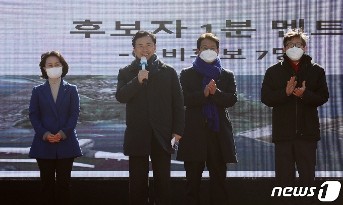 [사진] 가덕신공항 건설 특별법 관련 발언하는 김영춘