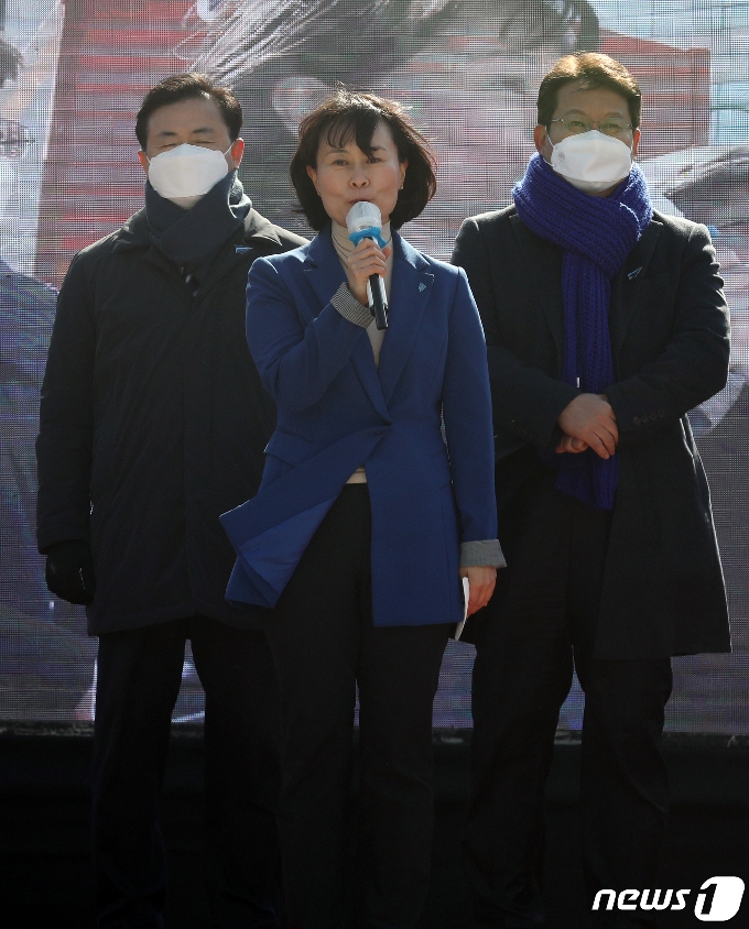 [사진] 가덕신공항 건설 특별법 관련 발언하는 박인영