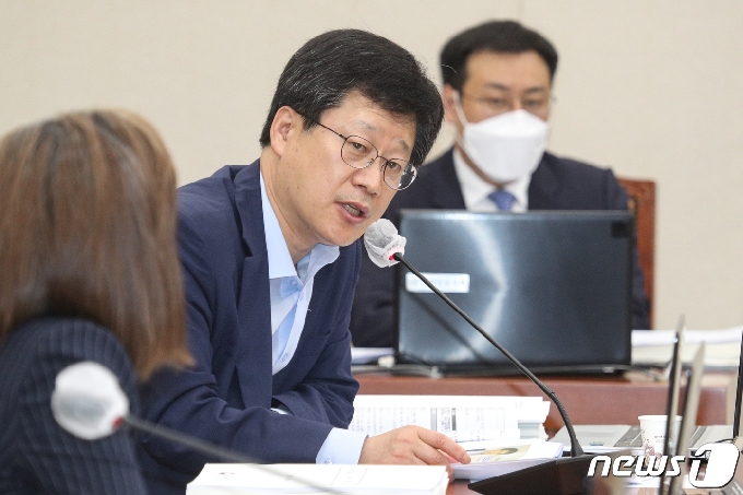 29   ǵ ȸ  ȯ뵿ȸ üȸǿ ȣ Ҿִ ǿ 簩 뵿  ϰ ִ. 2020.7.29/1 &copy; News1  