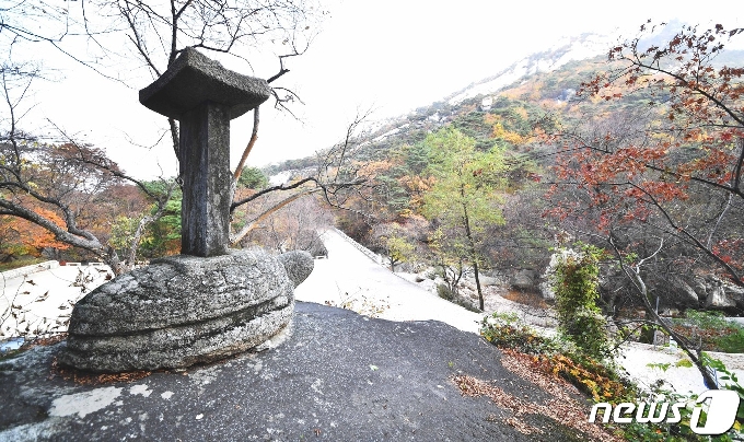 개성 관음사 입구 바위 위에 세워져 있는 관음사사적비. (미디어한국학 제공) 2021.02.20.© 뉴스1