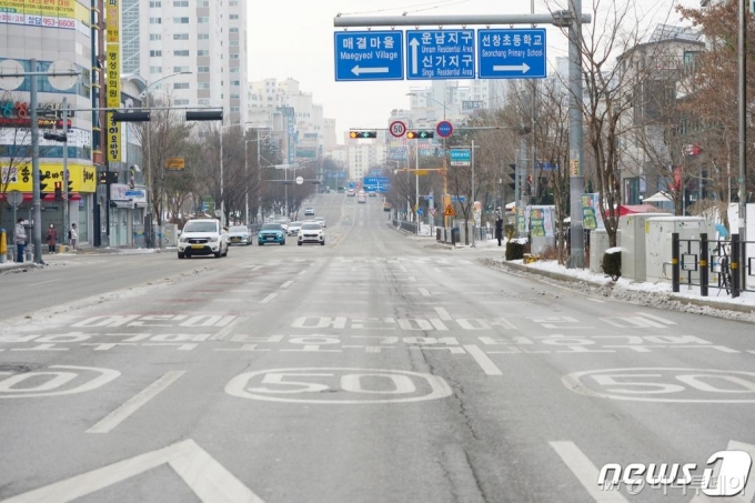 11일 오전 광주 광산구 신가동 선창초등학교 인근 교차로 노면에 어린이보호구역이 표시돼 있다./사진제공=뉴스1