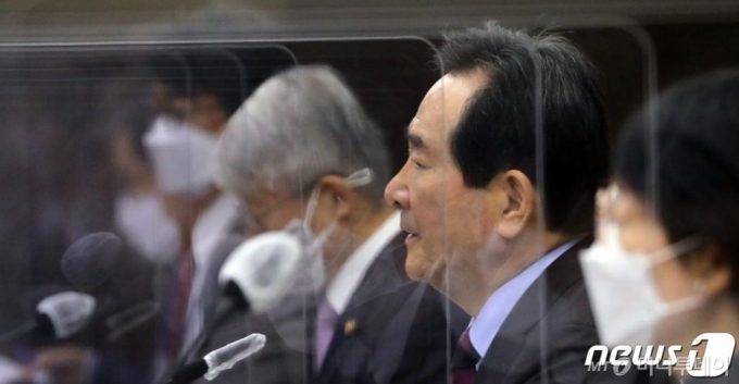 (세종=뉴스1) 장수영 기자 = 정세균 국무총리가 23일 정부세종청사에서 열린 국가지식재산위원회 28차 회의에서 모두발언을 하고 있다. 2021.2.23/뉴스1