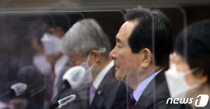 (세종=뉴스1) 장수영 기자 = 정세균 국무총리가 23일 정부세종청사에서 열린 국가지식재산위원회 28차 회의에서 모두발언을 하고 있다. 2021.2.23/뉴스1
