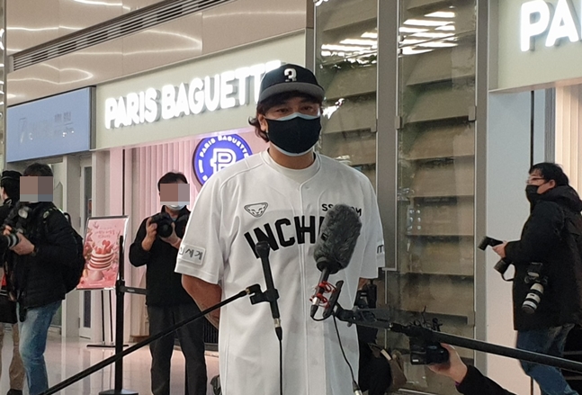 25일 입국한 추신수./사진=심혜진 기자