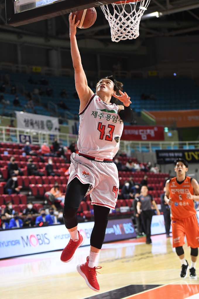 고양 오리온 이대성이 26일 인천 전자랜드와의 경기에서 레이업을 시도하고 있다.(KBL 제공)© 뉴스1