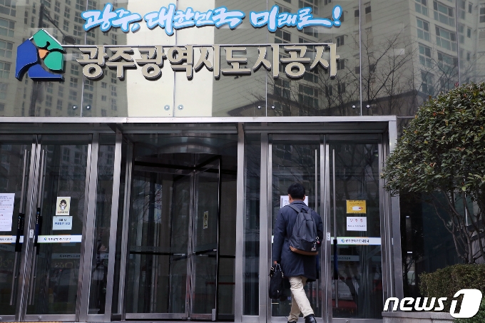 광주 '보험사 콜센터' 4층 근무자 중 15%가 코로나19 확진 - 머니투데이 광주 '보험사 콜센터' 4층 근무자 중 15%가 코로나19 확진 - 머니투데이
