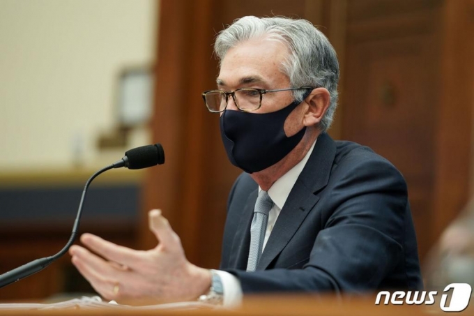 (워싱턴 AFP=뉴스1) 우동명 기자 = 제롬 파월 미국 연방준비제도 의장이 2일(현지시간) 워싱턴 의사당의 하원 금융서비스 위원회 청문회에 출석해 답변을 하고 있다. ⓒ AFP=뉴스1