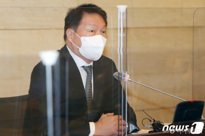(서울=뉴스1) 민경석 기자 = 최태원 SK그룹 회장 2021.2.23/뉴스1