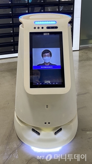제타뱅크의 인공지능 방역·안내로봇/사진제공=서울창업허브