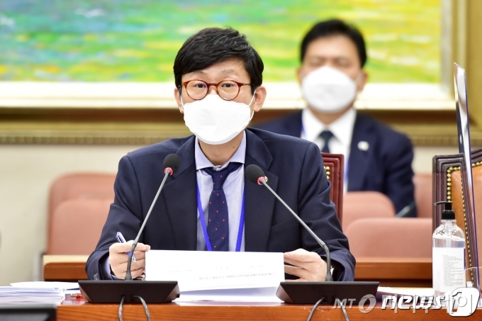 (세종=뉴스1) 박세연 기자 = 도규상 금융위 부위원장이 24일 서울 여의도 국회에서 열린 국회 정무위원회 법안심사제1소위원회 회의에 출석해 인사말을 하고 있다. 2020.11.24/뉴스1