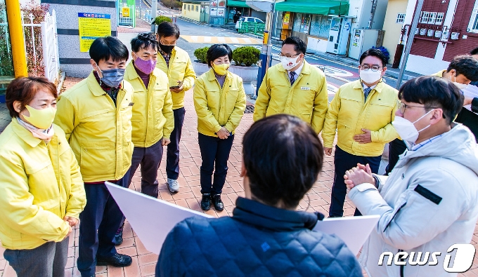 북구의회가 3일 양정자동차 테마거리와 북구 평생학습관 조성 현장을 대상으로 193회 임시회 현장방문 활동에 나섰다.(울산 북구의회 제공)© 뉴스1