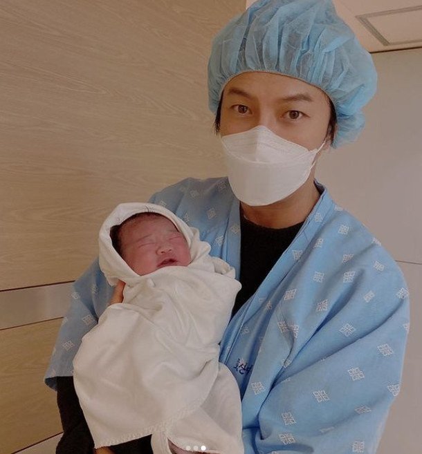 배우 박건형과 그의 둘째 딸/사진=박건형 인스타그램